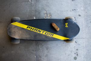 birdeye picture of Phantom electric skateboard with 105 mm cloudwheels